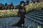 Rihanna shows off baby bump